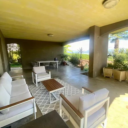Villa Lakeview With Garden And Bbq Meina